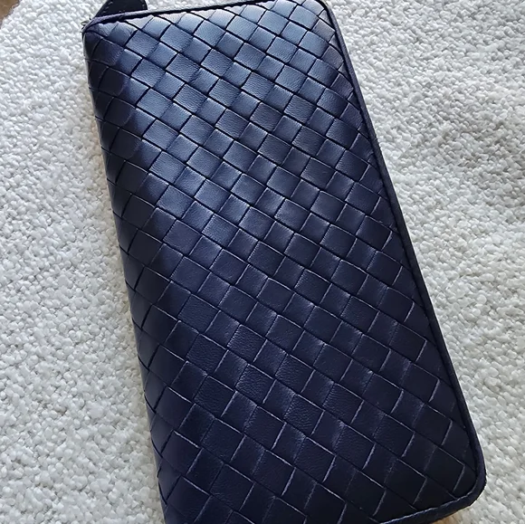 Bottega Veneta Leather Wallet in Deep Blue - Authencity Cert - Picture 4 of 13